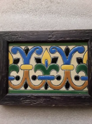 Antiguo azulejo de cuerda seca toledano