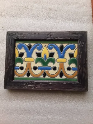 Antiguo azulejo de cuerda seca toledano