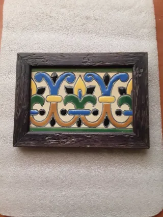 Antiguo azulejo de cuerda seca toledano