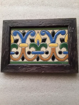 Antiguo azulejo de cuerda seca toledano