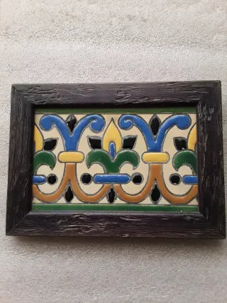 Antiguo azulejo de cuerda seca toledano