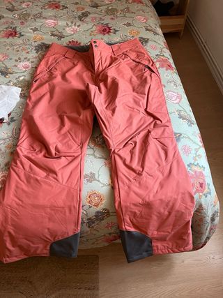 Chaqueta Columbia Negra y Roja con pantalon