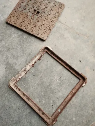 Tapa de registro metálica