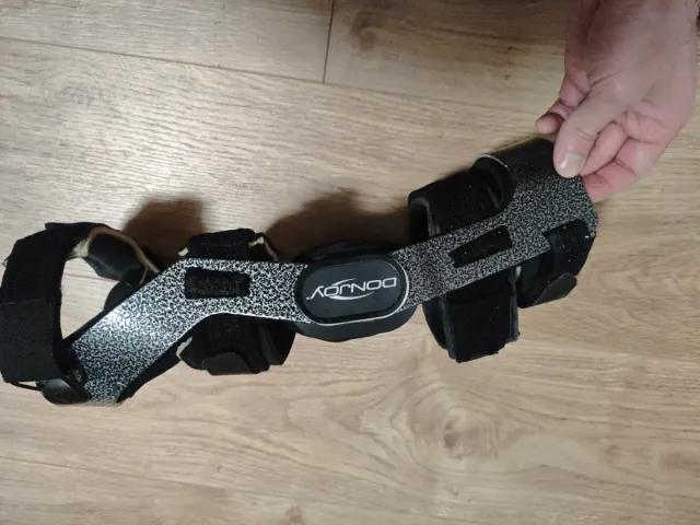 Rodillera Donjoy Armor talla S Derecha