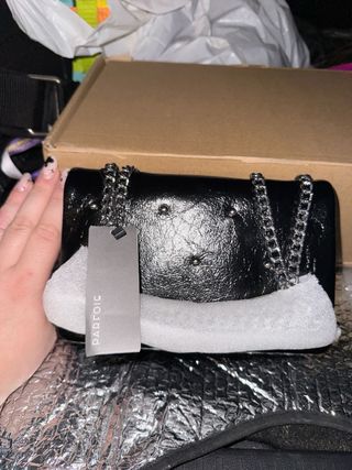 Bolso Parfois negro con tachuelas