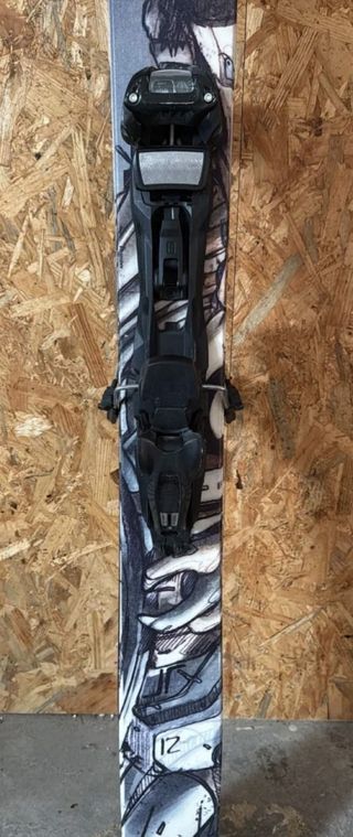 Esquís Armada con diseño de lobo