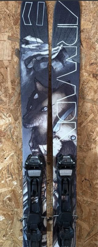 Esquís Armada con diseño de lobo