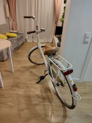 Bicicleta de paseo blanca