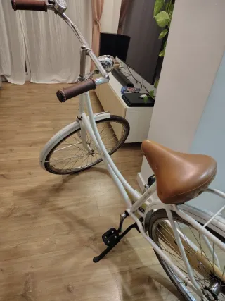 Bicicleta de paseo blanca