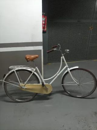 Bicicleta de paseo blanca