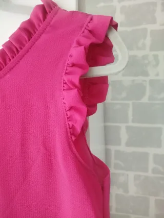 Blusa fucsia con volantes
