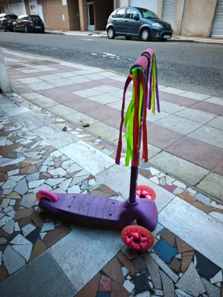 Patinete 3 ruedas morado con asiento