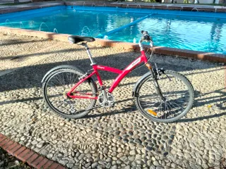 Bicicleta BTWIN Roja