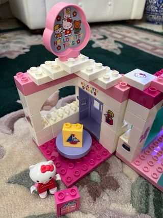 Hello Kitty centro comercial y Coche