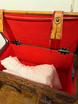 Arcón de cuero artesanal