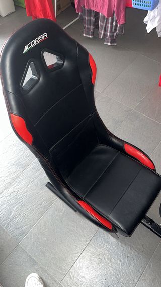 Simulatore di guida Thrustmaster con sedile bucket Corsa
