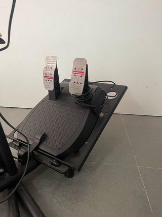 Simulatore di guida Thrustmaster con sedile bucket Corsa