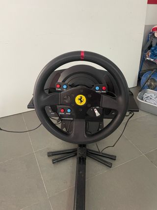 Simulatore di guida Thrustmaster con sedile bucket Corsa