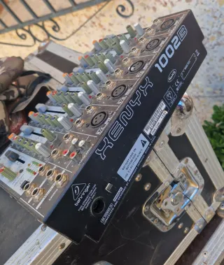 Mesa de Mezcla Behringer Xenyx 1002B