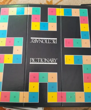 Juego de mesa Pictionary antiguo (estado pasable)