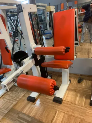 Máquina de femoral sentado