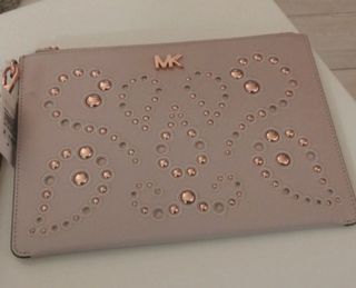 Pochette Michael Kors rosa cipria con borchie