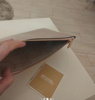 Pochette Michael Kors rosa cipria con borchie