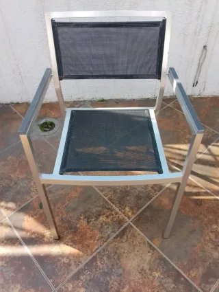 Sillas de metal y tela