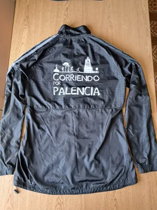 Cortavientos Adidas Mujer Negro y camiseta