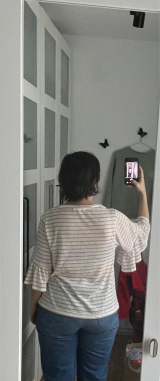 Camiseta de rayas beige y rosa