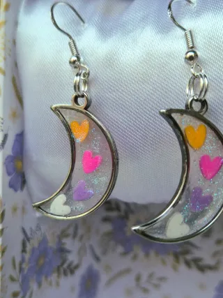 Pendientes con resina y corazones