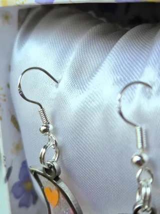 Pendientes con resina y corazones