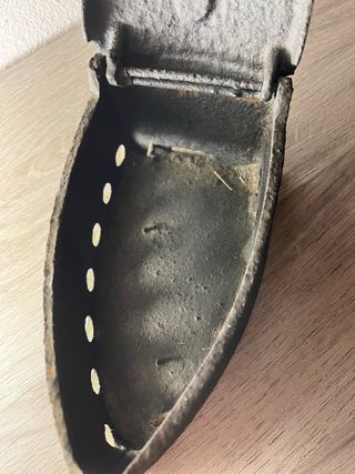 Ferro da stiro antico a carbone in ghisa