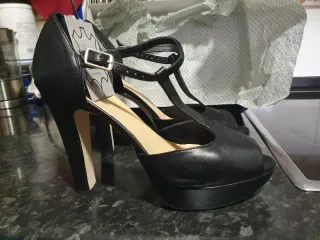 Zapatos de tacón Marypaz negros piel