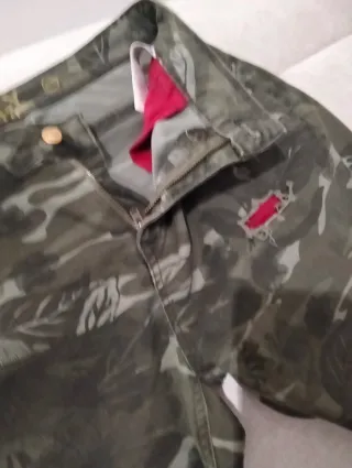 Pantalón camuflaje ONLY desgastado Talla M