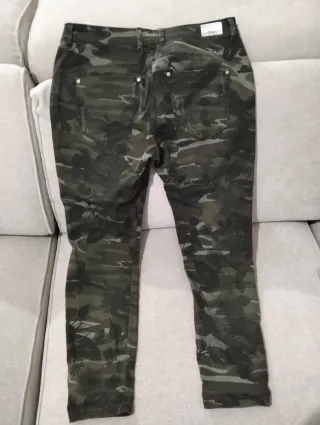 Pantalón camuflaje ONLY desgastado Talla M