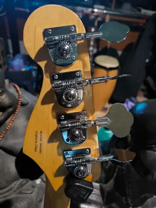 Bajo Eléctrico Fender SQUIER Made in China