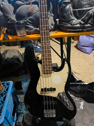 Bajo Eléctrico Fender SQUIER Made in China