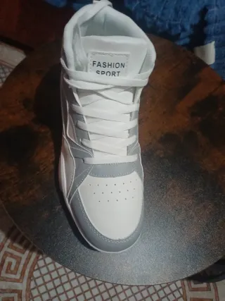 Zapatillas deportivas chico grises y blancas