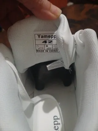 Zapatillas deportivas chico grises y blancas