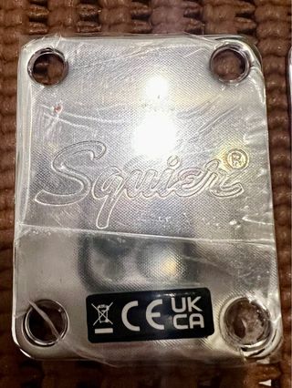 Placas Mástil (NeckPlate) Squier Fender CROMADO