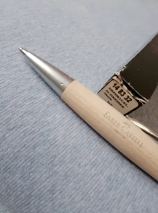 Bolígrafo Faber Castell Madera Retráctil