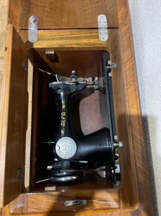 Máquina de coser antigua, marca alfa,