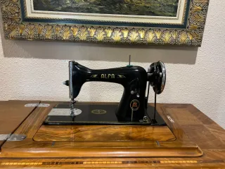 Máquina de coser antigua, marca alfa,