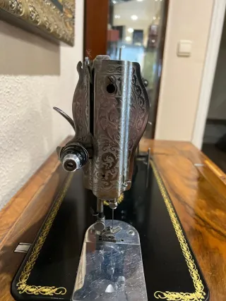 Máquina de coser antigua, marca alfa,