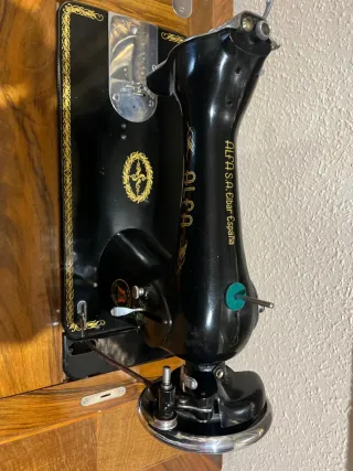 Máquina de coser antigua, marca alfa,