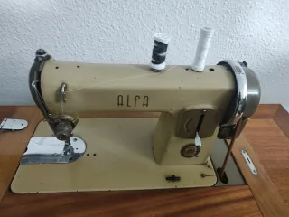 Máquina de coser Alfa clásica