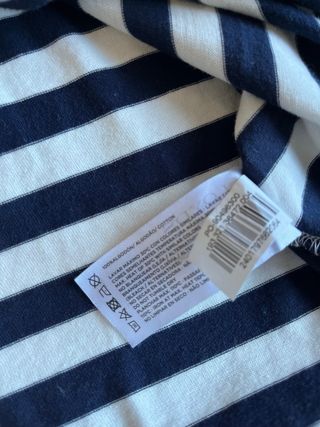 Camiseta de rayas azul y blanco