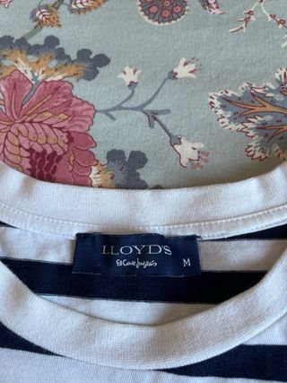 Camiseta de rayas azul y blanco