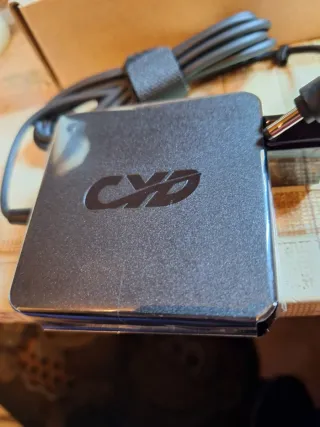 Cargador CYD para portátil